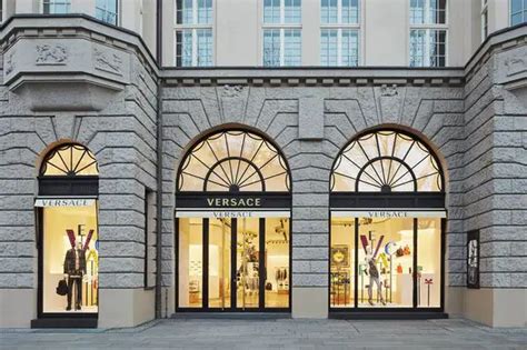 Versace opens new store in Berlin – CPP.